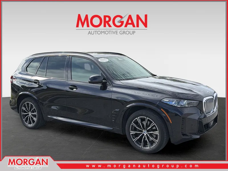 2025 BMW X5 xDrive40i in Black — front three-quarter view