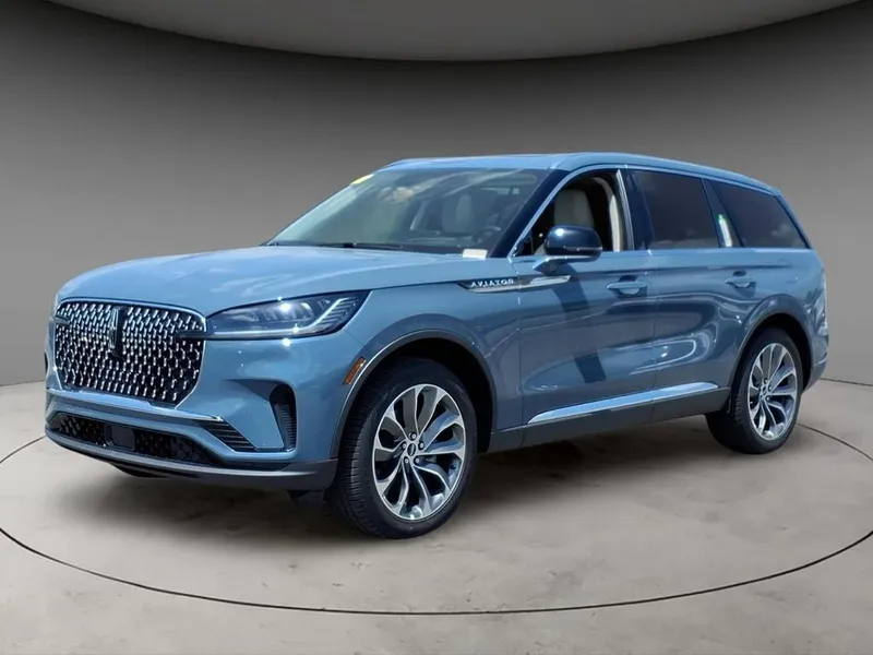 2026 Lincoln Aviator Reserve in Blue Metallic — front three-quarter view