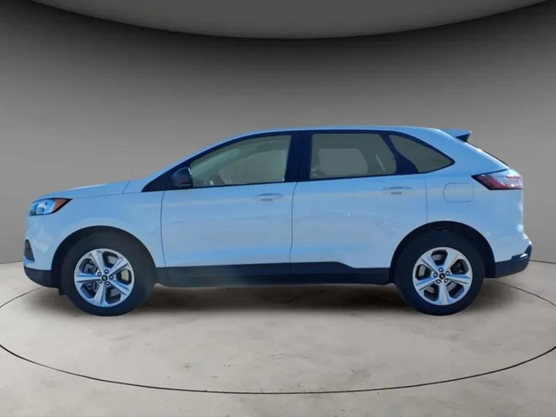 2024 Ford Edge SE in Oxford White — front three-quarter view