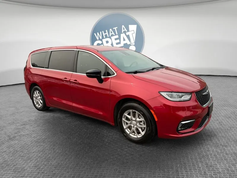 2025 Chrysler Pacifica Select in Red Hot Pearlcoat — front three-quarter view