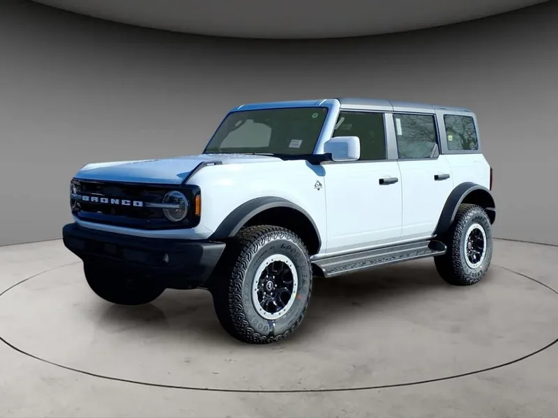 2026 Ford Bronco Outer Banks in Oxford White — front three-quarter view