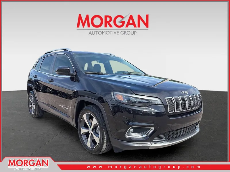 2019 Jeep Cherokee Limited in Diamond Black Crystal Pearlcoat — front three-quarter view