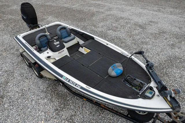 2004 Skeeter ZX225 — front three-quarter view