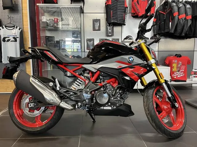2025 BMW G 310 R Style Passion — front three-quarter view