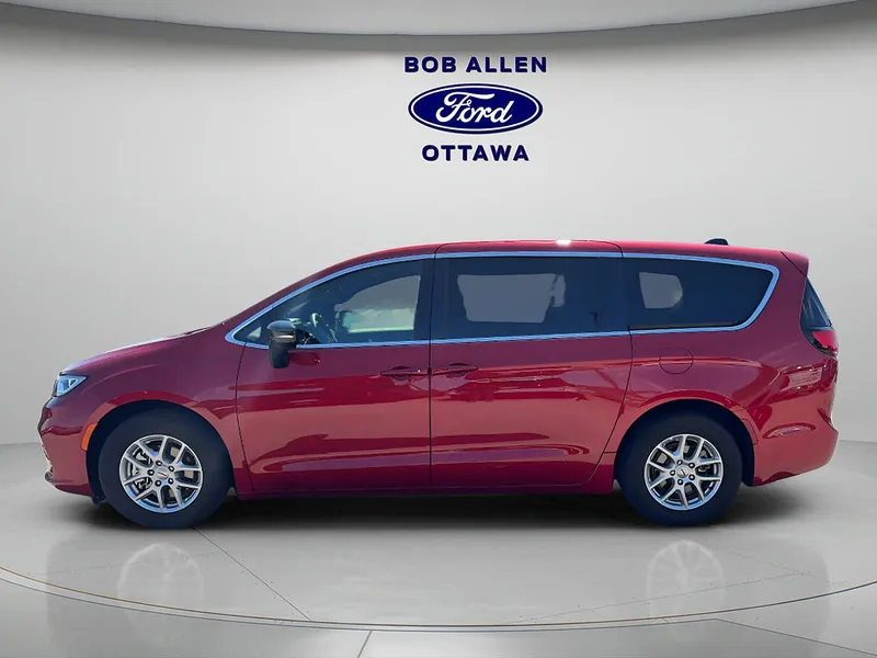 2025 Chrysler Pacifica Select in Red Hot Pearl Coat — front three-quarter view