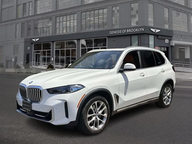 2024 BMW X5 xDrive40i in Alpine White — front three-quarter view