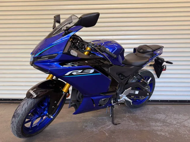 2026 Yamaha YZF-R3 — front three-quarter view