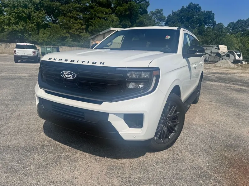 2027 Ford Expedition Platinum in Star White Metallic Tri-Coat — front three-quarter view