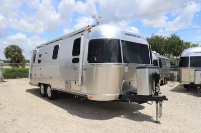 2026 Airstream Globetrotter 25FB