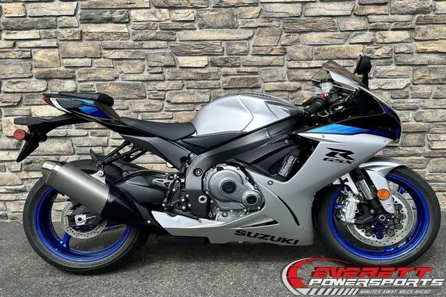 2026 Suzuki GSX-R600 — front three-quarter view
