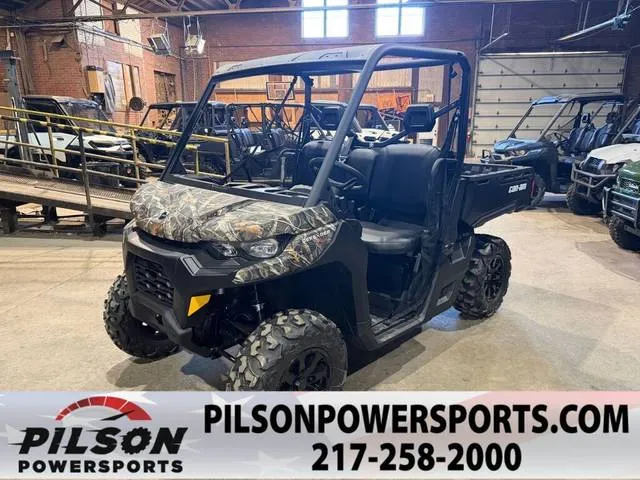 2026 Can-Am® DEFENDER DPS HD7 — front three-quarter view