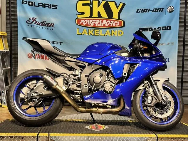 2020 Yamaha YZF-R1 — front three-quarter view