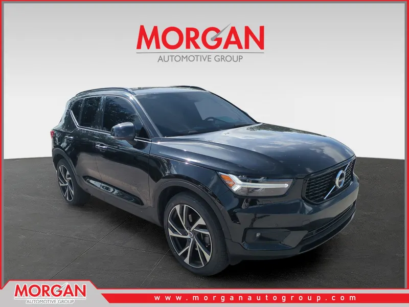 2022 Volvo XC40 R-Design in Black — front three-quarter view