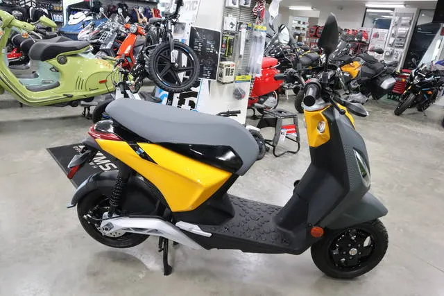 2023 Piaggio Piaggio 1 Active — front three-quarter view
