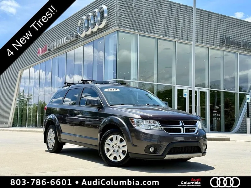 2019 Dodge Journey SE in Granite Pearlcoat — front three-quarter view