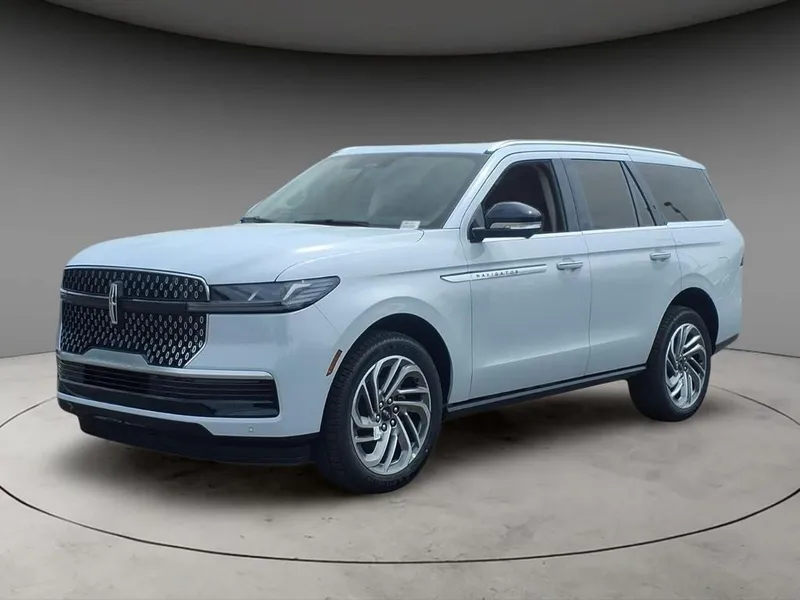 2026 Lincoln Navigator Reserve in Crystal White — front three-quarter view