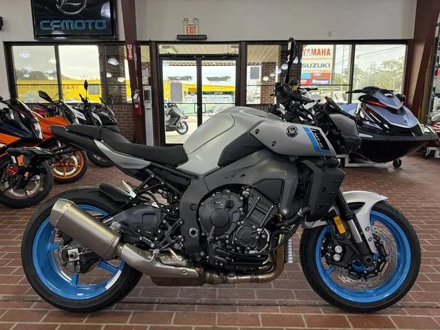 2025 Yamaha MT-10 — front three-quarter view