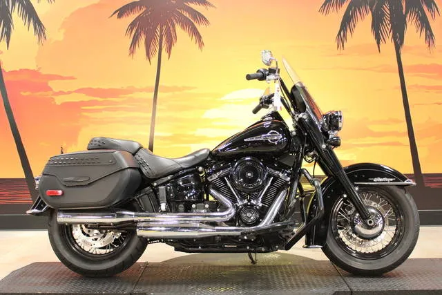 2018 Harley-Davidson® FLHC - Softail® Heritage Classic — front three-quarter view