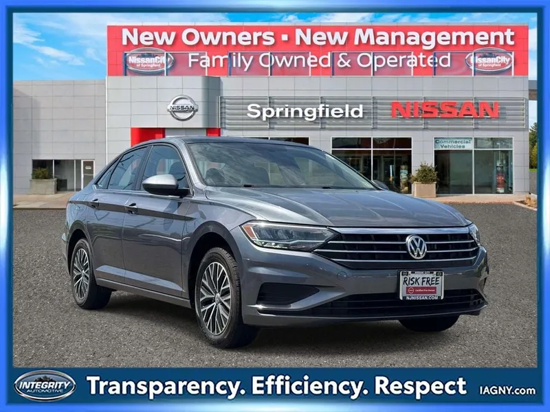 2020 Volkswagen Jetta 1.4T SE in Platinum Gray Metallic — front three-quarter view