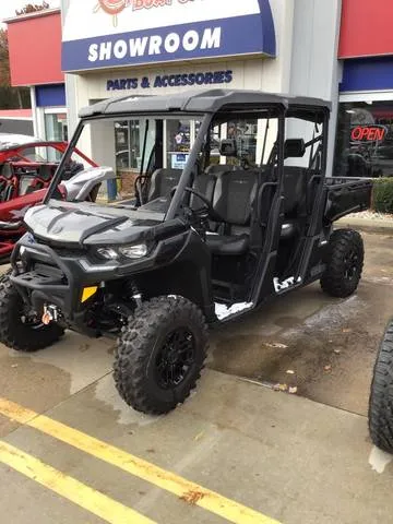 2025 Can-Am® Defender MAX Lone Star HD10 — front three-quarter view