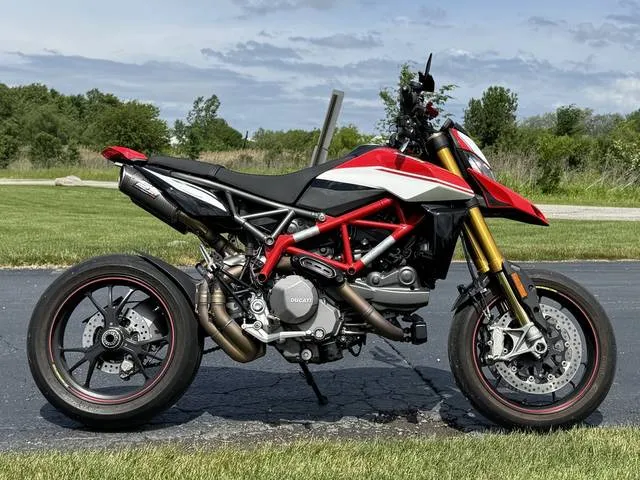 2019 Ducati Hypermotard 950 SP — front three-quarter view