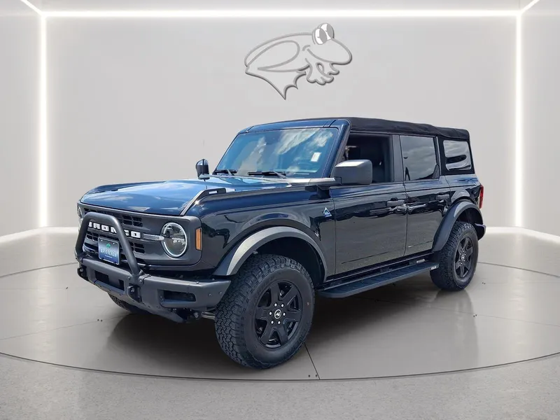 2022 Ford Bronco Black Diamond in Shadow Black — front three-quarter view