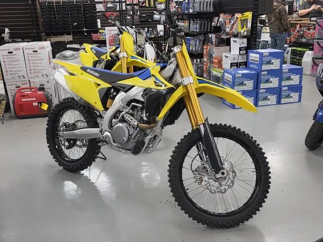 2026 Suzuki RM-Z450 — front three-quarter view