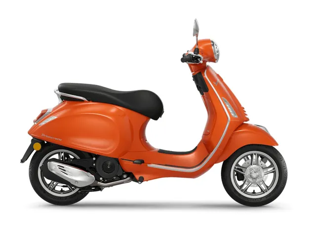 2025 Vespa Primavera 150 — front three-quarter view