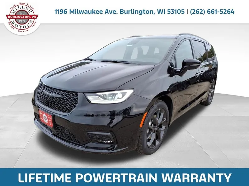 2026 Chrysler Pacifica PACIFICA LIMITED in Diamond Black Crystal Pearl-Coat Exterior Paint — front three-quarter view