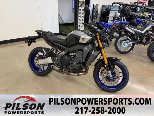 2025 Yamaha MT-09 SP — front three-quarter view