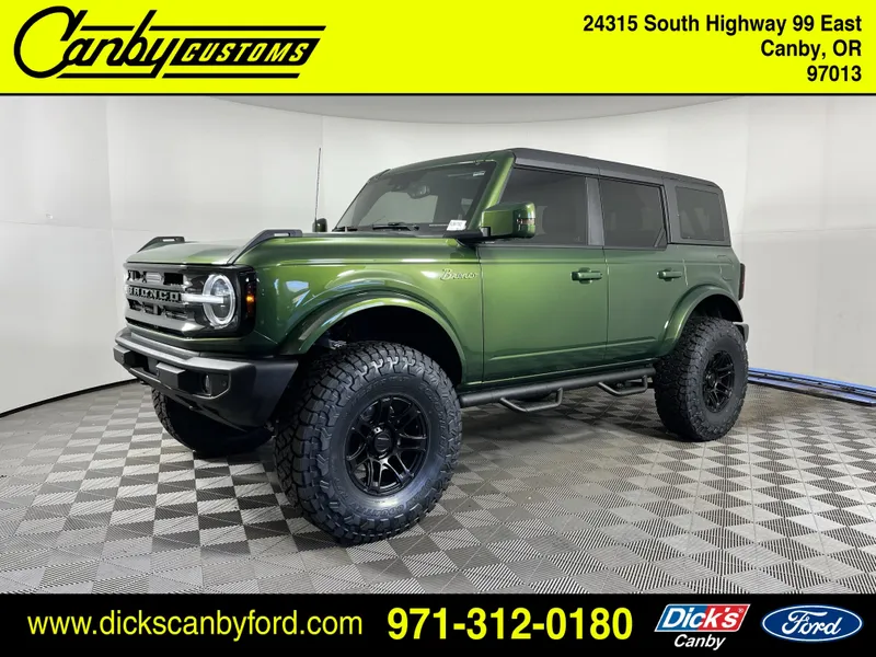 2025 Ford Bronco Outer Banks in Eruption Green Metallic — front three-quarter view