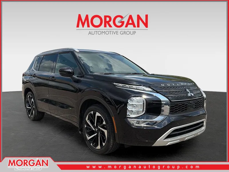 2024 Mitsubishi Outlander SEL in Labrador Black Pearl — front three-quarter view