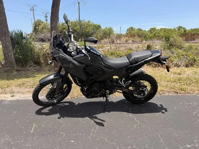 2026 Kawasaki KLE®500 ABS — front three-quarter view