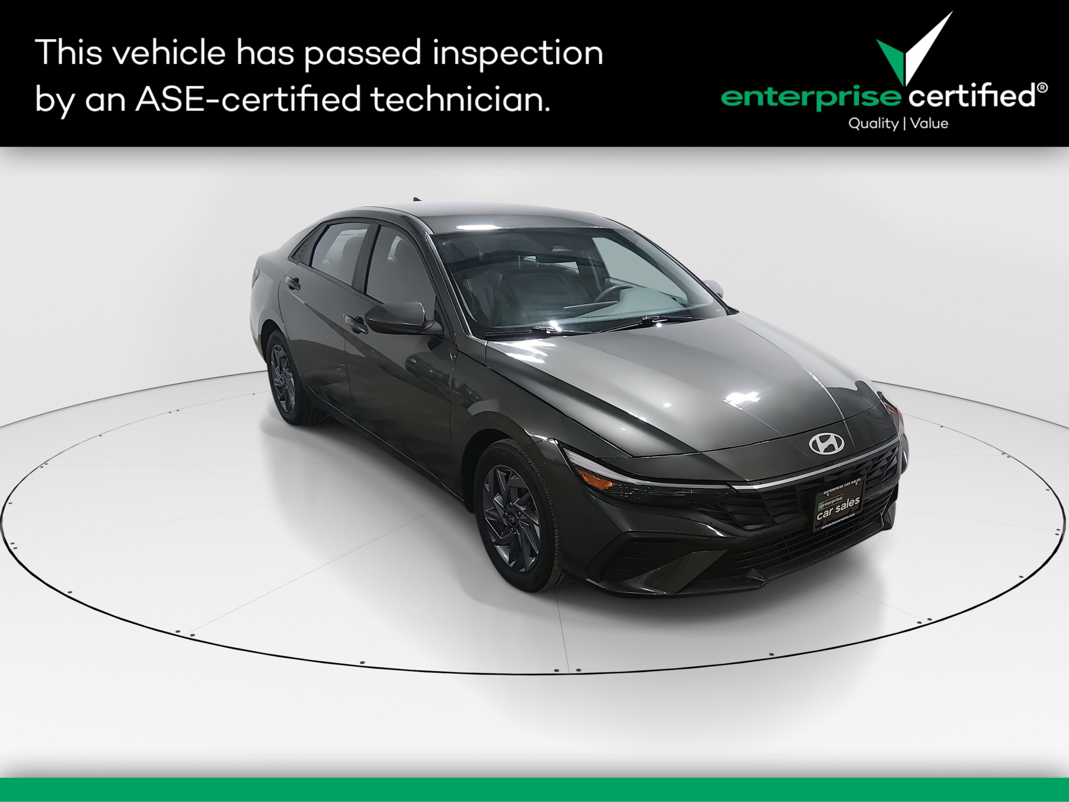 2024 Hyundai Elantra SEL IVT — front three-quarter view