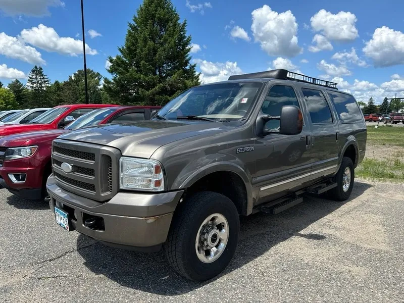 2005 Ford Excursion Limited in Other — front three-quarter view