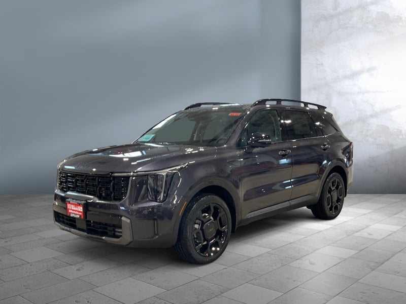 2025 Kia Sorento — front three-quarter view