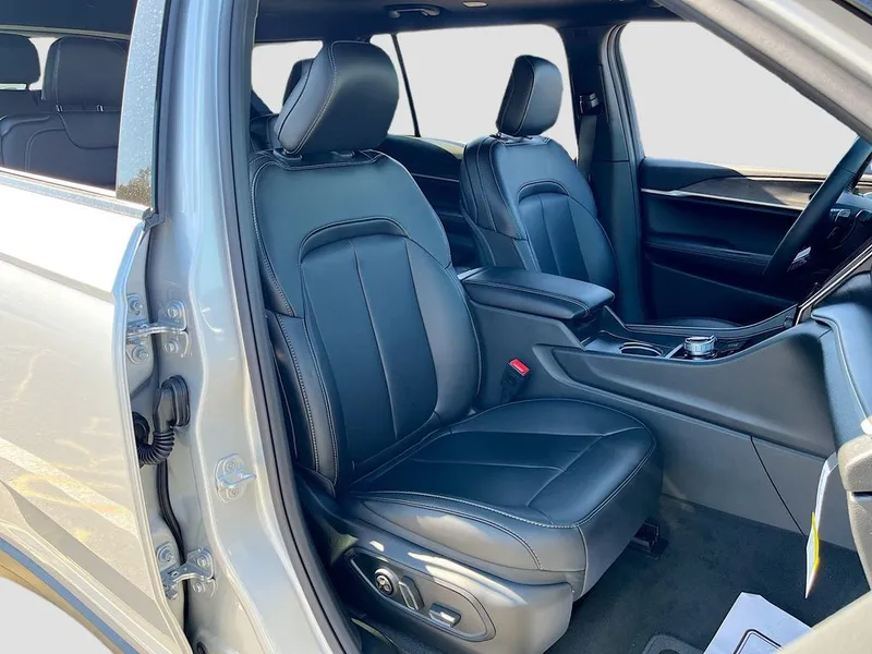 2025 Jeep Grand Cherokee L — photo 28 view