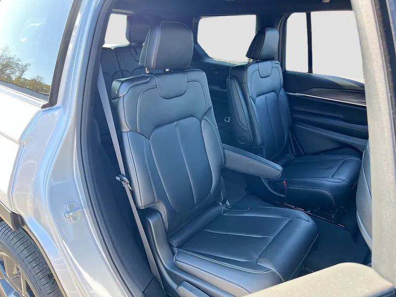 2025 Jeep Grand Cherokee L — photo 27 view