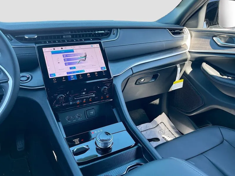 2025 Jeep Grand Cherokee L — photo 22 view
