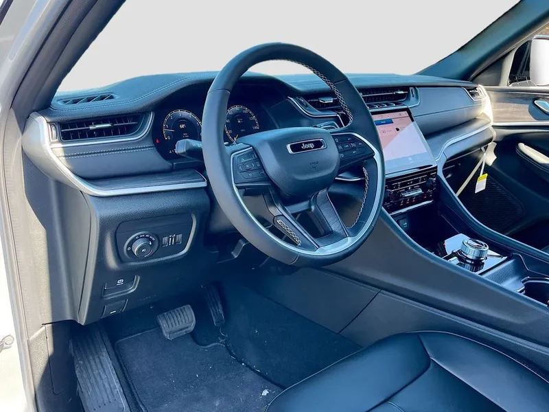 2025 Jeep Grand Cherokee L — photo 9 view