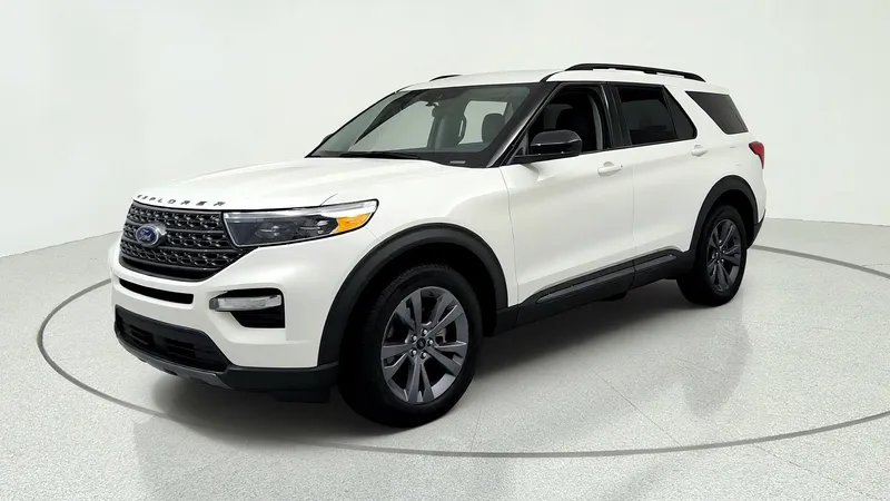2022 Ford Explorer XLT in Other — front three-quarter view