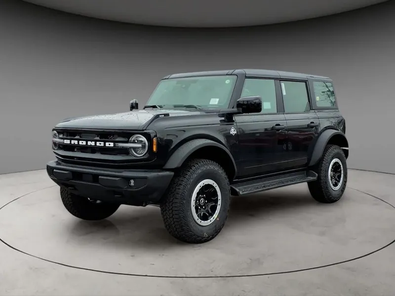 2026 Ford Bronco Outer Banks in Shadow Black — front three-quarter view