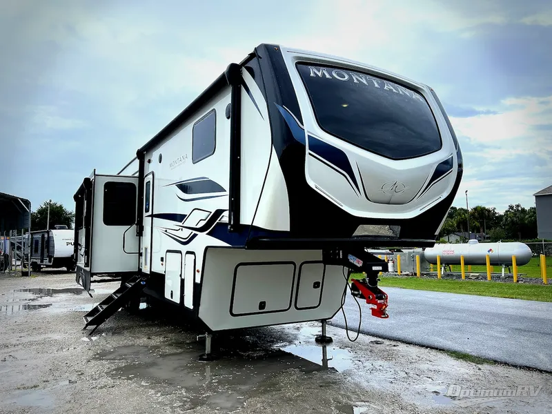 2023 Keystone Montana High Country — front three-quarter view