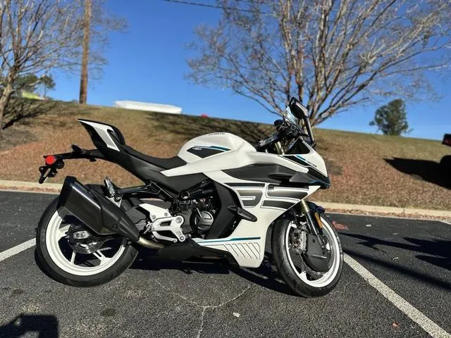 2026 CFMOTO 450SS — front three-quarter view