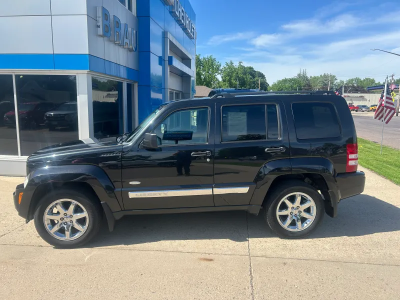 2012 Jeep Liberty Sport Latitude — front three-quarter view