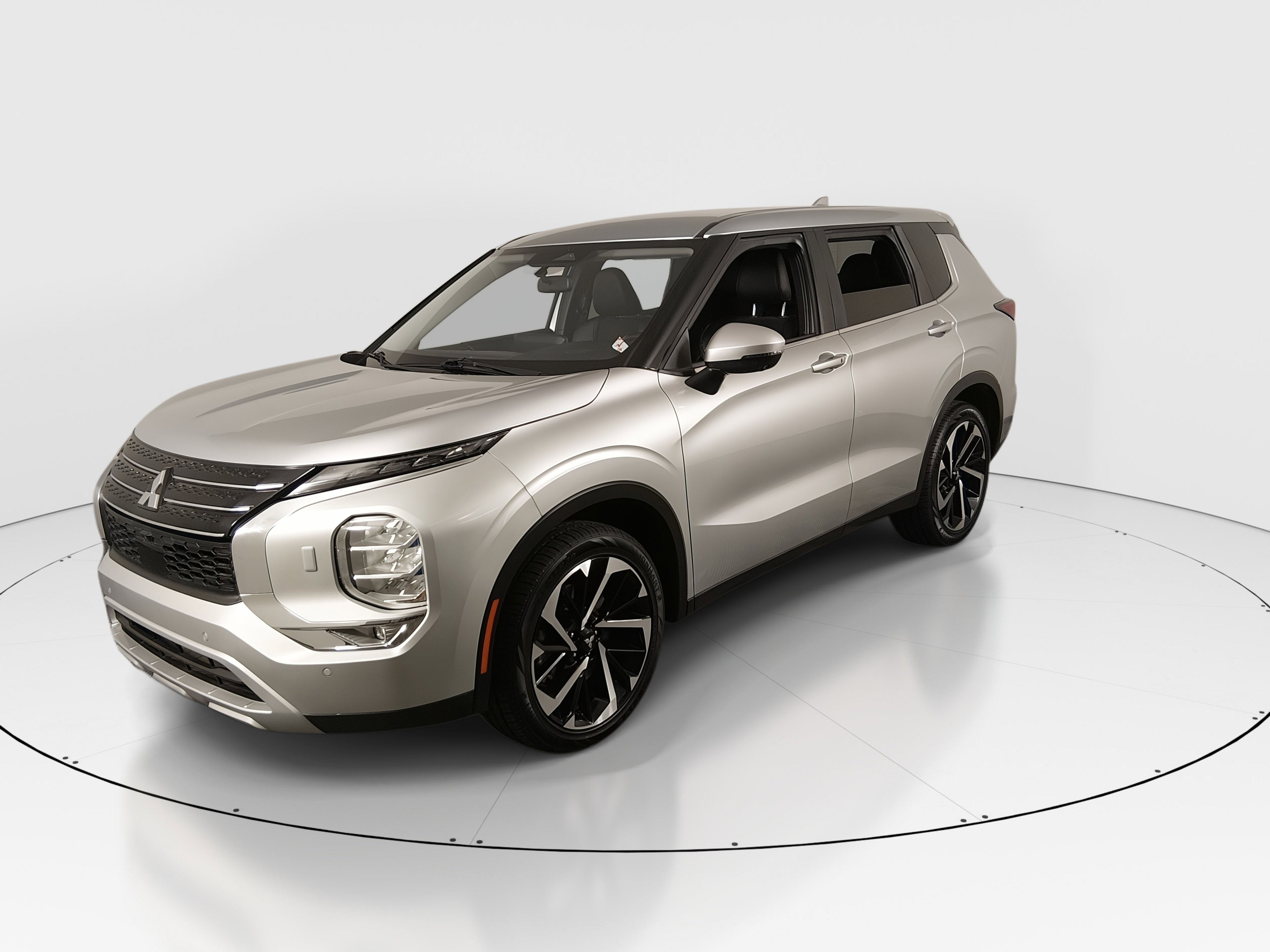2024 Mitsubishi Outlander — rear three-quarter view