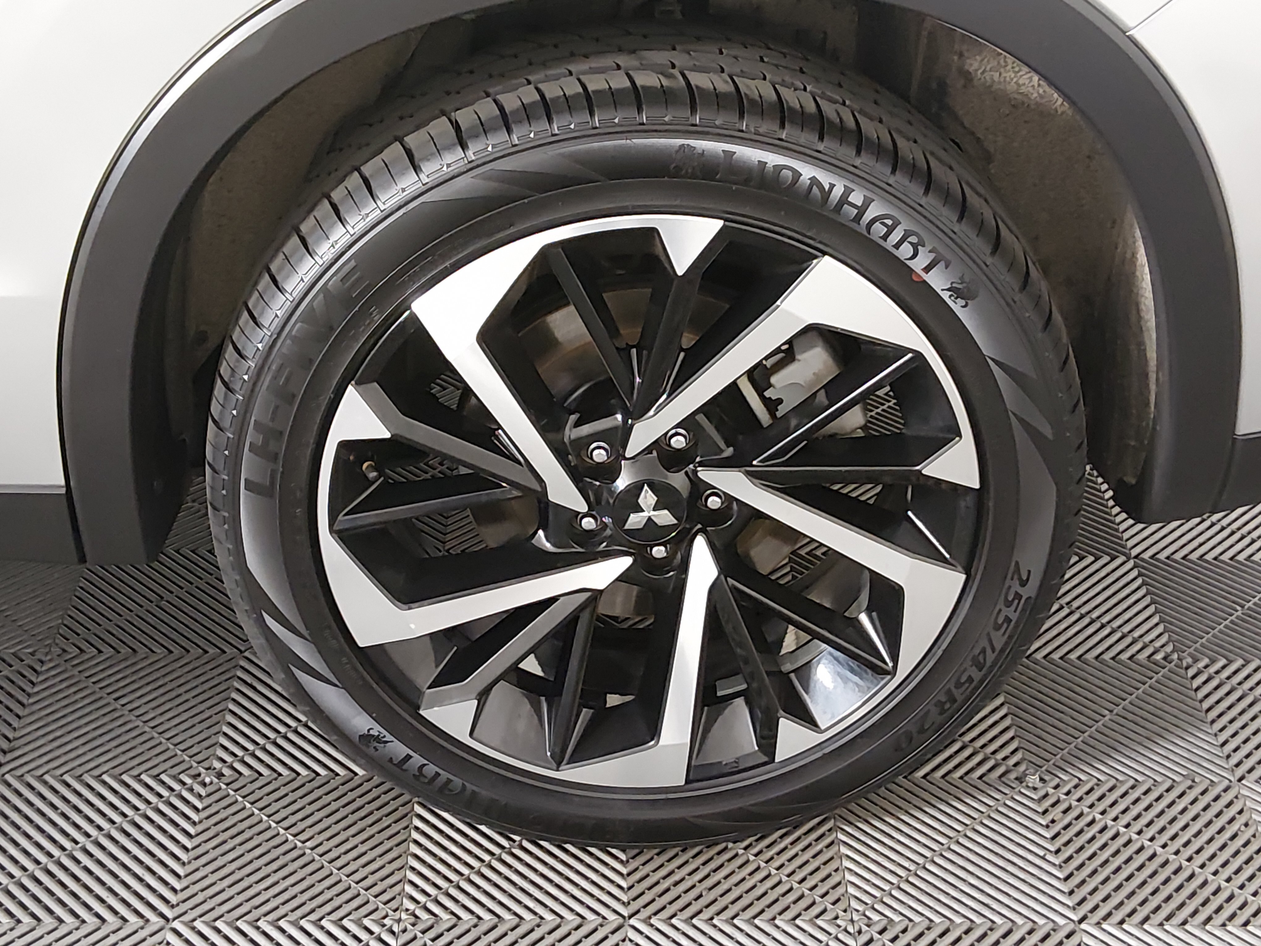2024 Mitsubishi Outlander — photo 10 view
