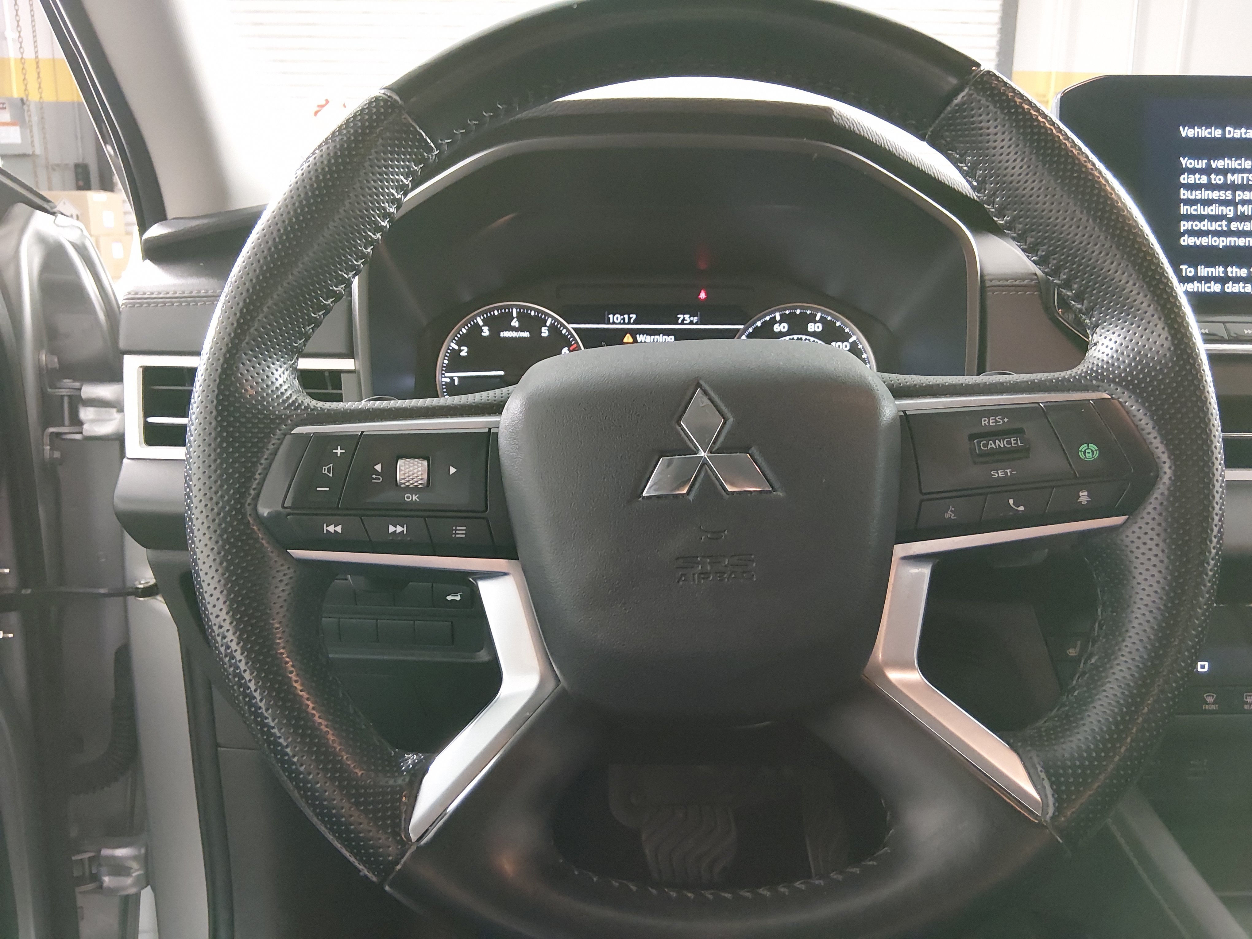 2024 Mitsubishi Outlander — photo 12 view