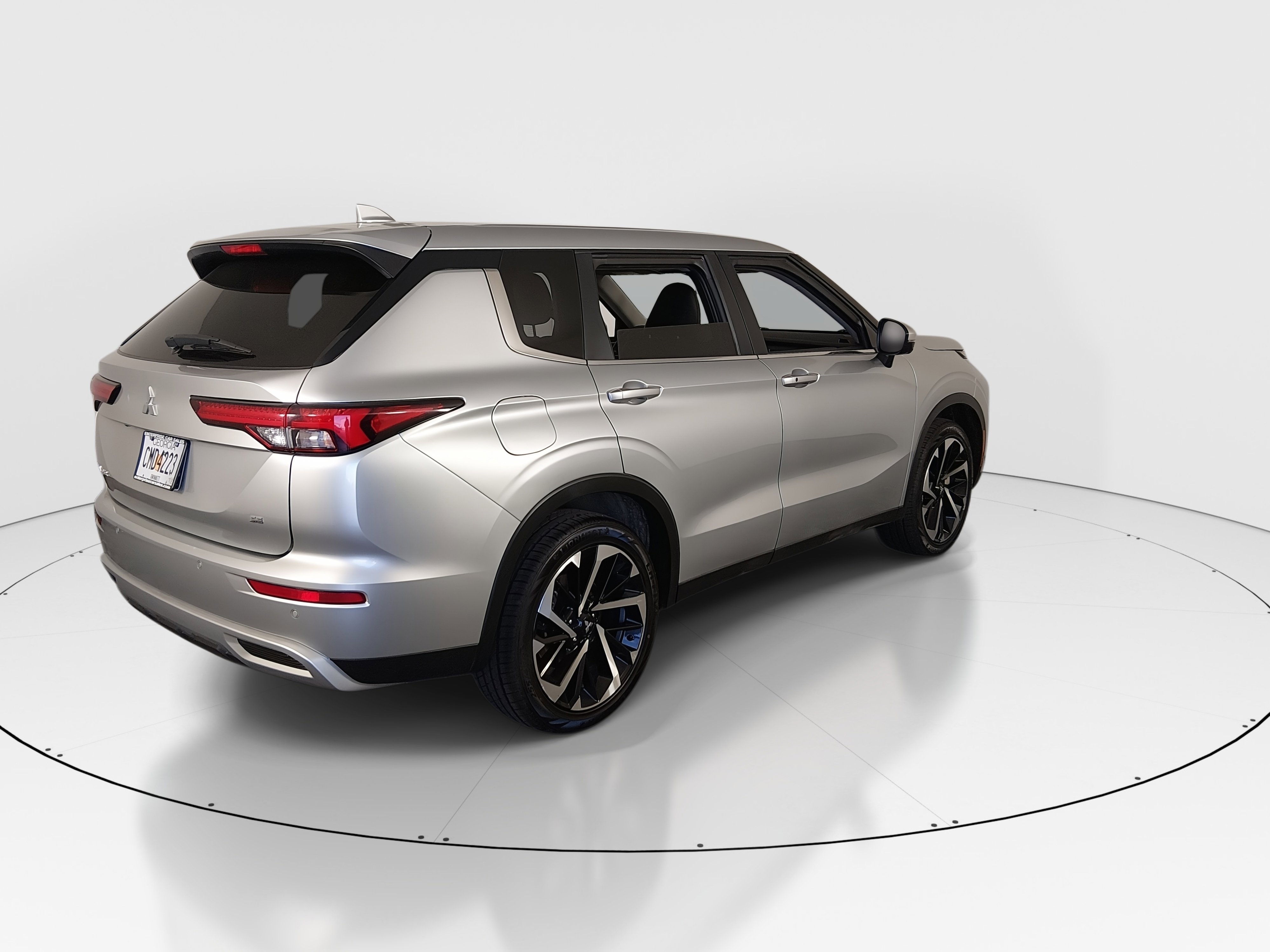 2024 Mitsubishi Outlander — photo 7 view