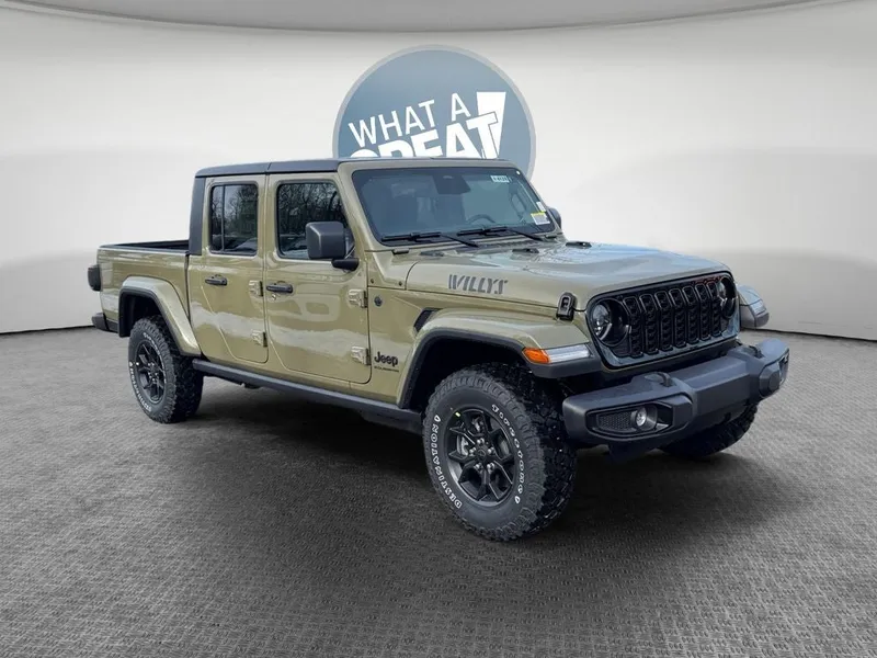 2026 Jeep Gladiator GLADIATOR WILLYS 4X4 in 41 Exterior Paint — front three-quarter view